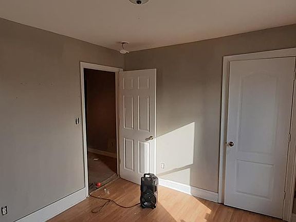 5th image of 1344 N Main St