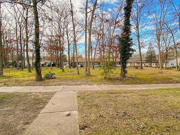 4th image of 42 Cambridge Ct #42C