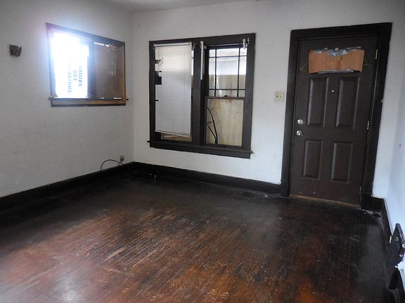 3rd image of 627 Marquette St