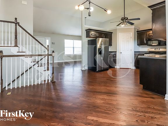 5th image of 1605 Cove Dr
