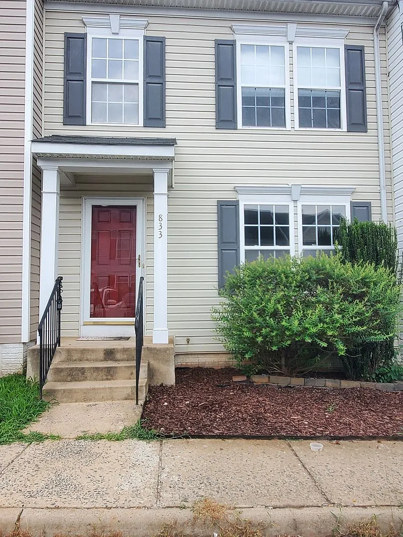Convenient Townhome — Photo 1