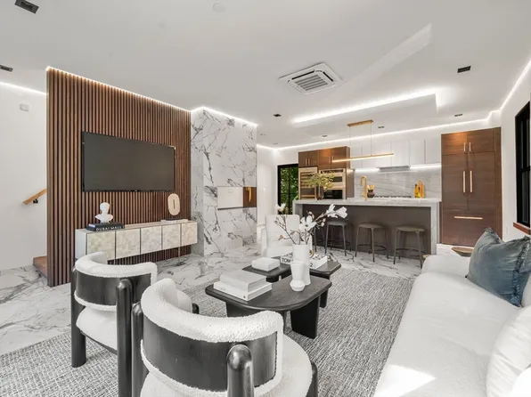 302 Elliot St #3, Newton Upper Falls, MA 02464