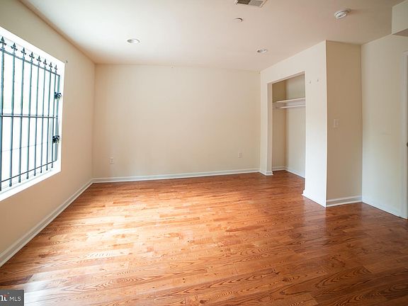 5th image of 1915 N Gratz St