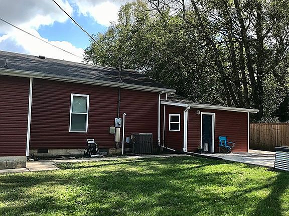 4th image of 310 E McKnight Dr