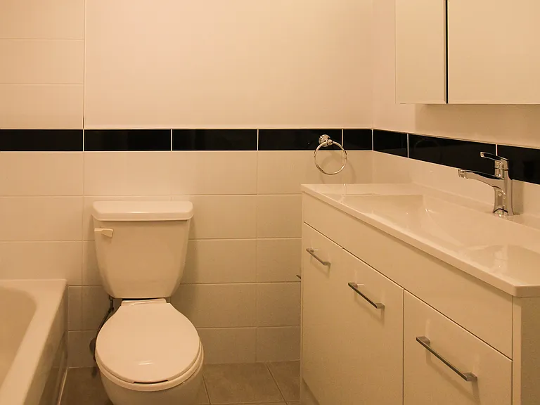1276 Islington Ave — Photo 7