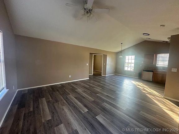 5th image of 1020 E Pine Pl