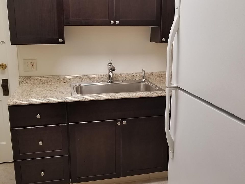 1st image of 1465 Riverside Dr #1