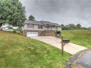131 Divot Ln, Beaver Falls, PA 15010