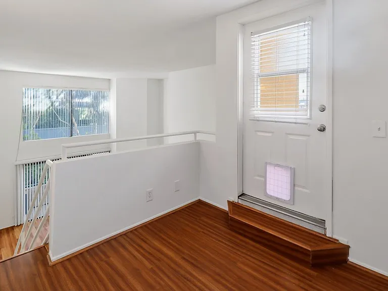1619 S Bentley Ave — Photo 22