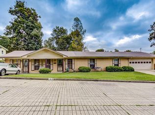 1013 Third North St, Vicksburg, MS 39183