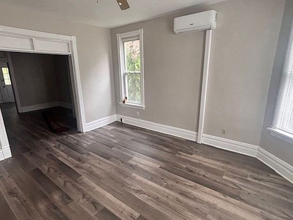2nd image of 307 Lincoln St APT B