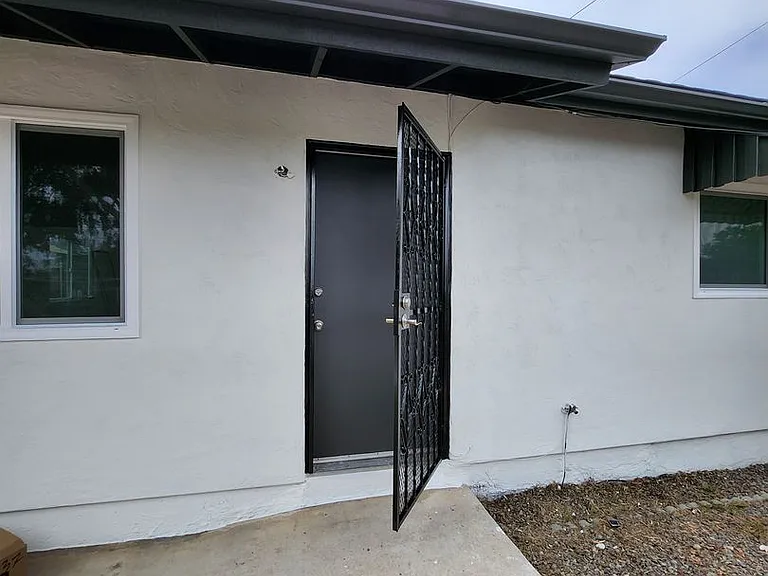 3035 E St — Photo 2