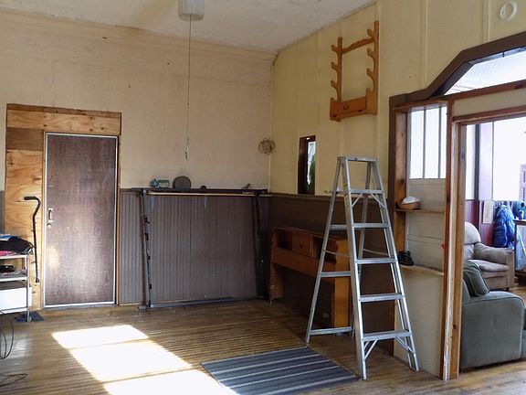 3rd image of 913 Gary St