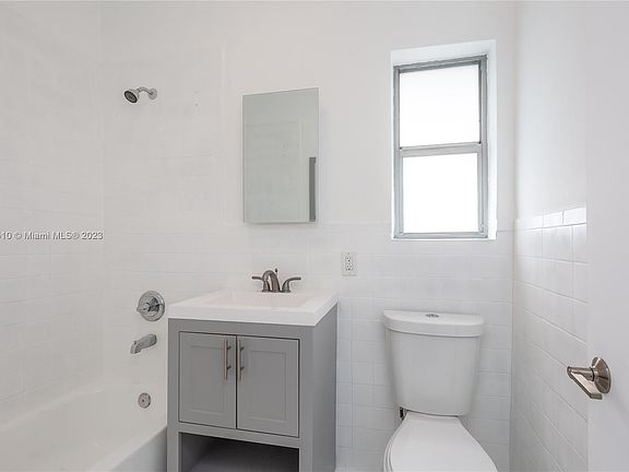 5th image of 557 Meridian Ave #A