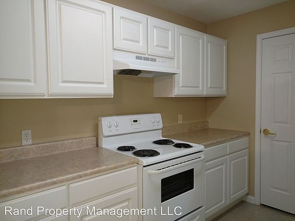 2nd image of 805 Flanders Ln APT 6