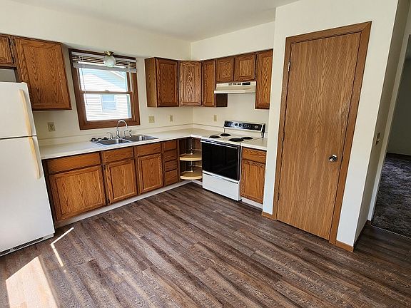 2nd image of 410-412 Humboldt St #410