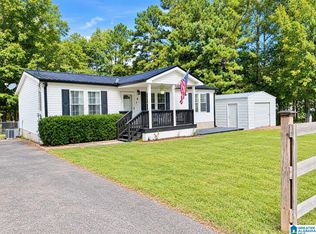 18 Phoenix Dr, Anniston, AL 36206