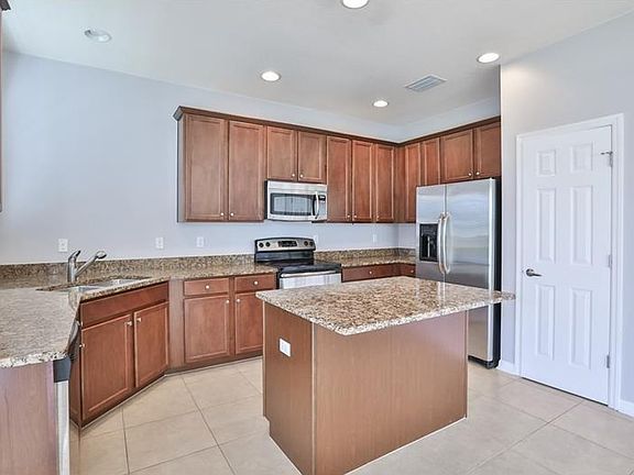4th image of 723 Parker Den Dr