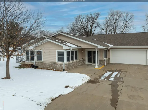 903 Cedarview Dr, Vinton, IA 52349