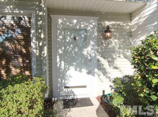 122 Saint Andrews Ln, Chapel Hill, NC 27517