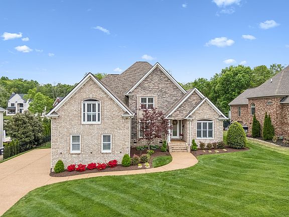 2nd image of 548 Ridgecrest Ln