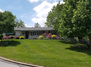 31 Scenic View Dr, Akron, PA 17501