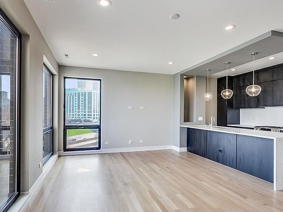 4th image of 1203 W Superior St APT 3B