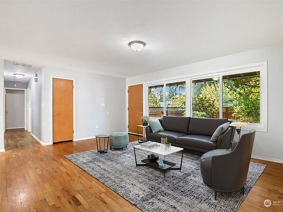 3rd image of 2106 Swanee Place SE