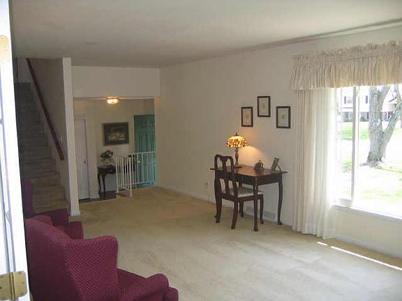4th image of 7238 N Creekside Ln