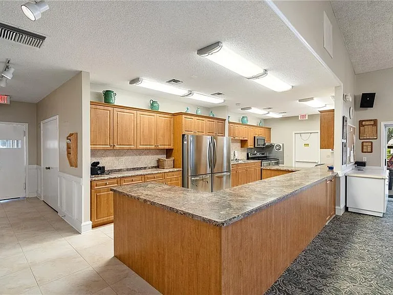 740 Lake Orchid Cir #109 — Photo 40