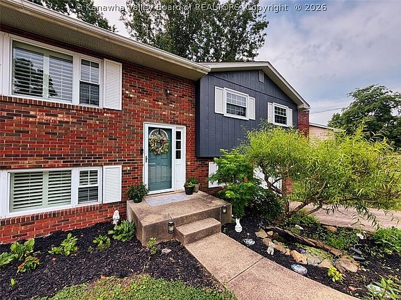 5th image of 1110 Hollyberry Ln