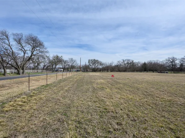 9061 Crow Wright Rd, Sanger, TX 76266