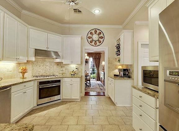 5th image of 210 Lochmere Dr