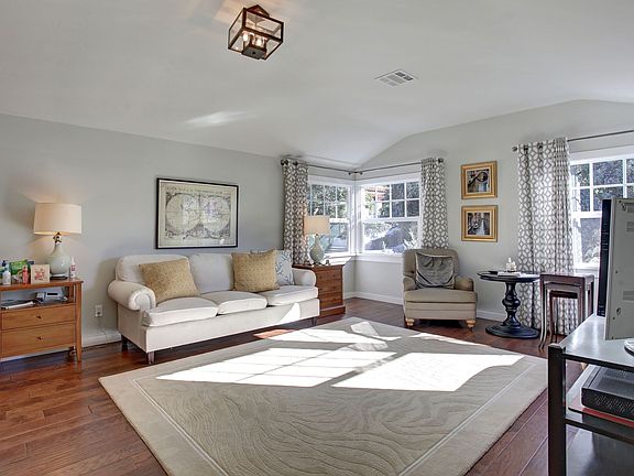 5th image of 535 Glen Holly Dr