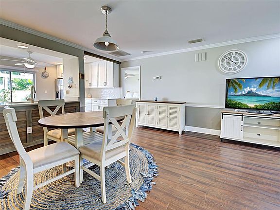 5th image of 324 WEXFORD TERRACE #171