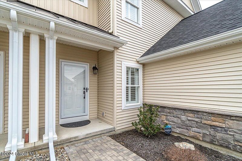 3rd image of 33 Justin Street