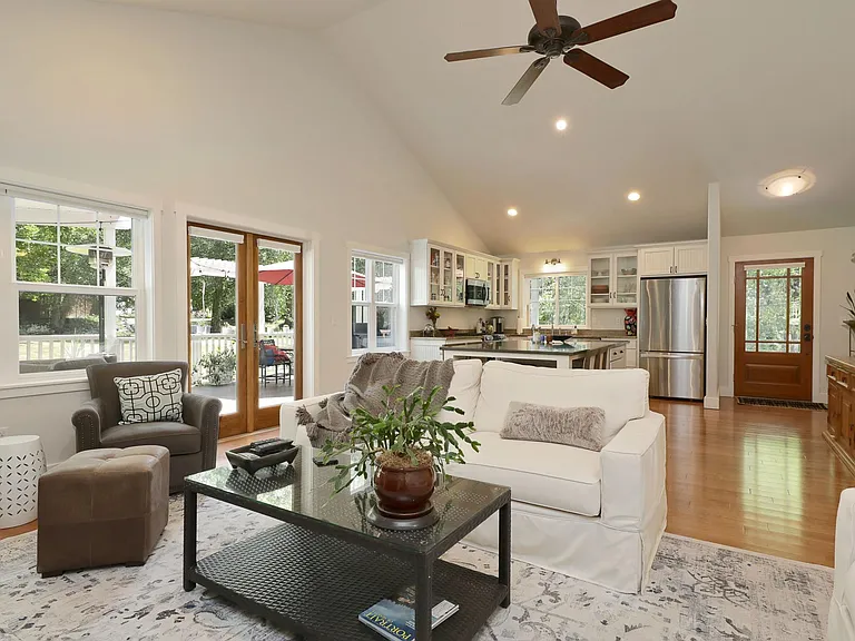 2273 Lori Dr — Photo 7