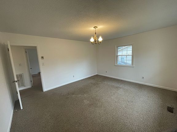 4th image of 402 Fields Dr