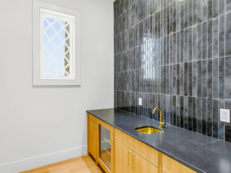 120 Halsey Ln — Photo 18