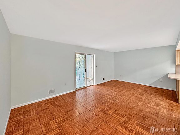 3rd image of 11 Crandall Dr