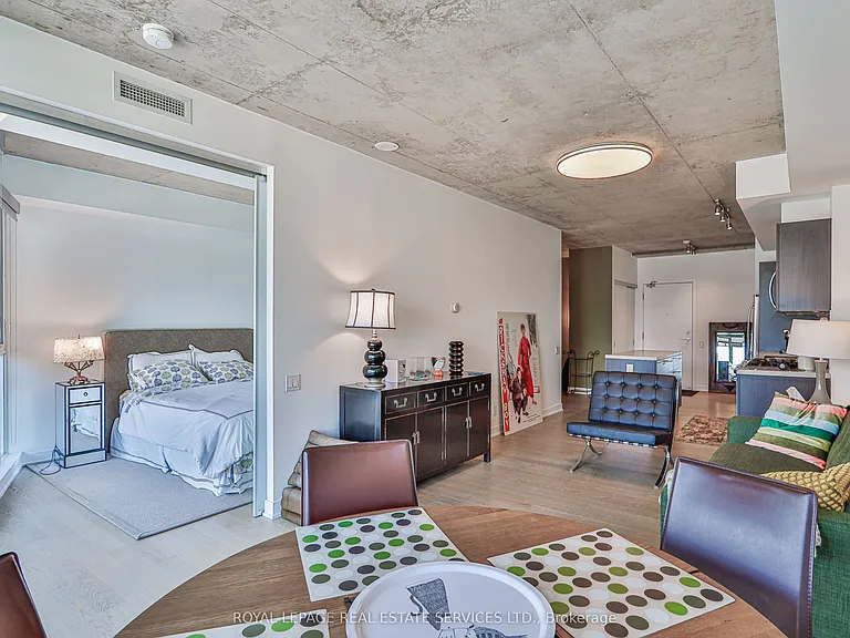 318 King St E #803 — Photo 9