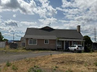 7465 Table Rock Ter, Central Point, OR 97502