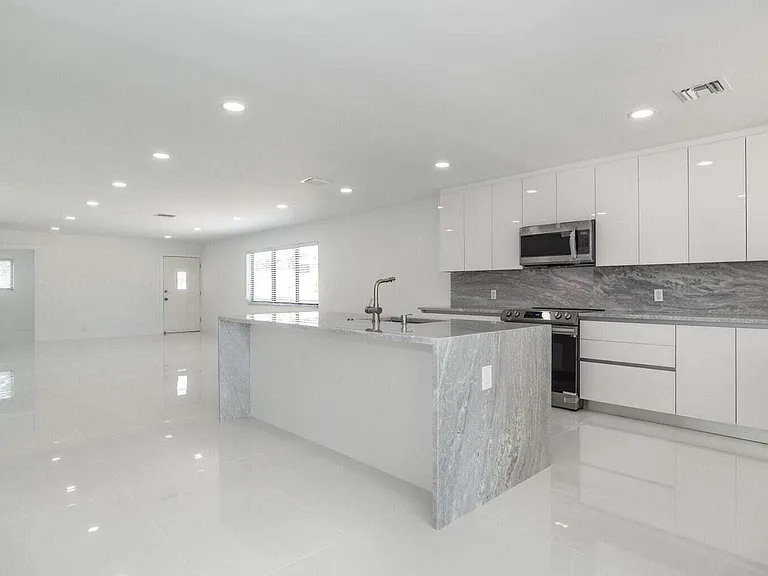524 NW 53rd St — Photo 11
