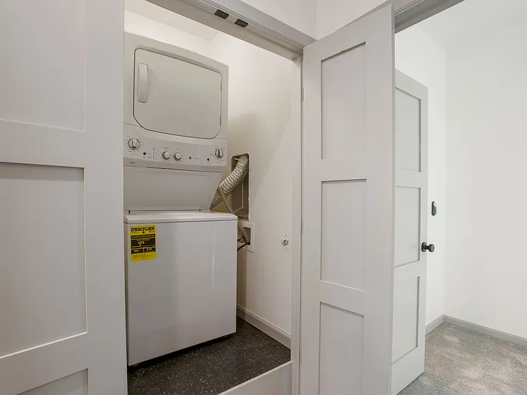 Quaker Condos - $300 Off Immediate Move-Ins! — Photo 44