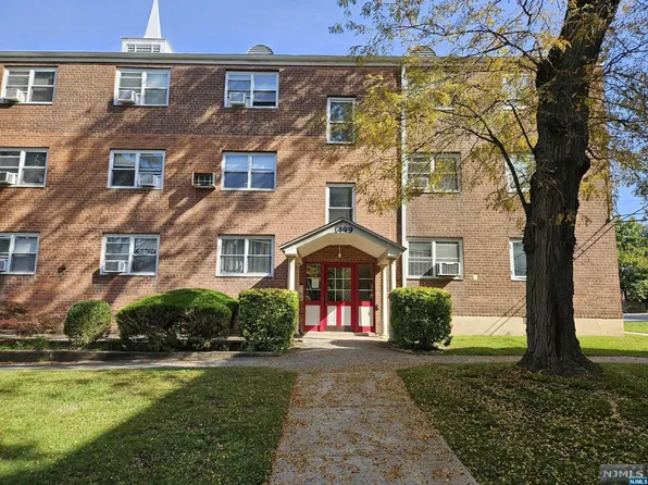 1499 W Terrace Cir, Teaneck, NJ 07666
