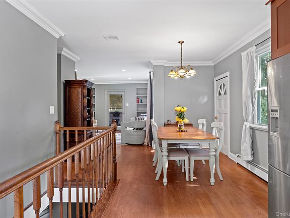 5th image of 206 Cliff Road W