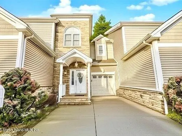 70 Topside Ln, Staten Island, NY 10309