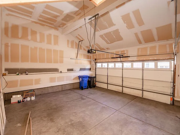 4040 Plum Creek Dr — Photo 26