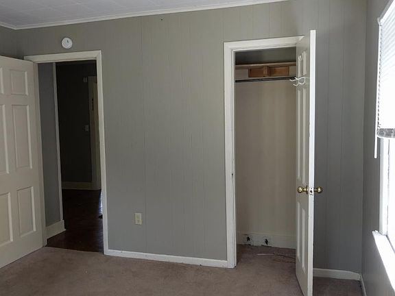 3rd image of 806 Adams Dr
