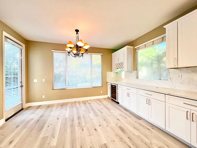 1578 Glencrest Dr — Photo 9